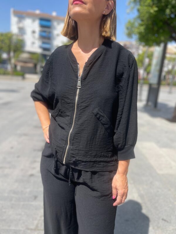 Conjunto Urban Glow negro. - Imagen 2