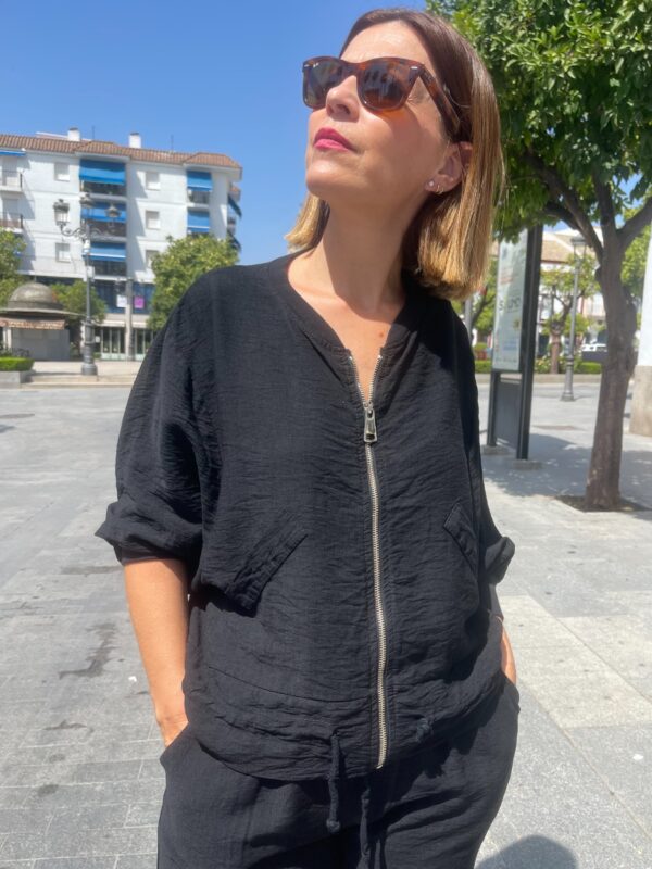 Conjunto Urban Glow negro. - Imagen 5