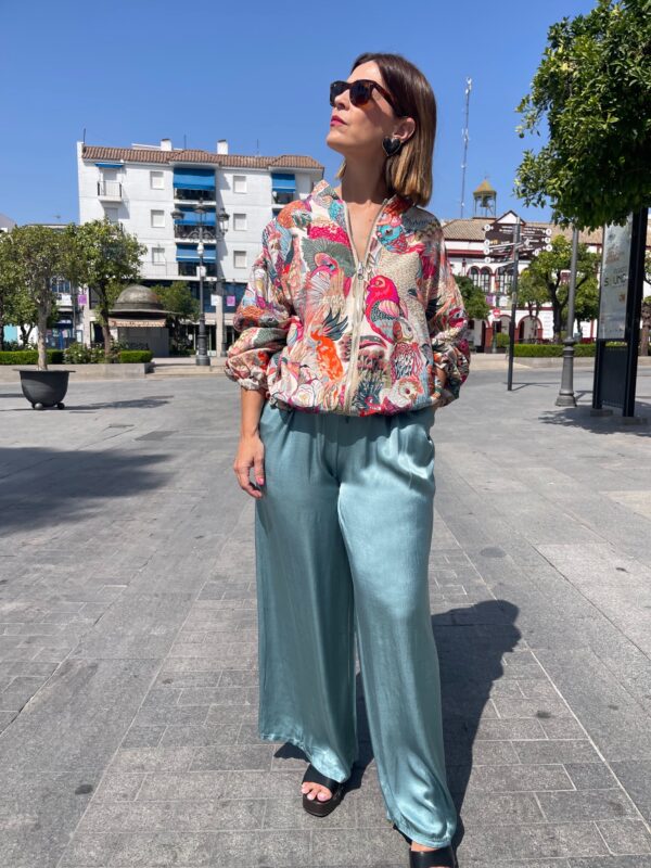 Pantalón satinado verde turquesa. - Imagen 3