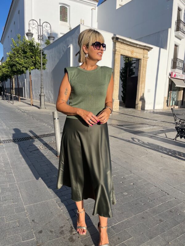 Falda satinada Supremme verde kaki. - Imagen 3