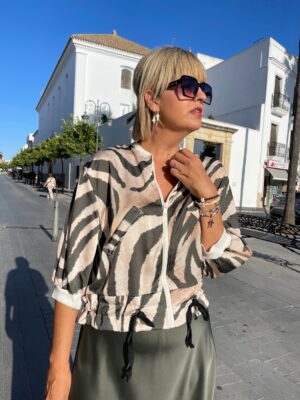 Bomber animal print verde.