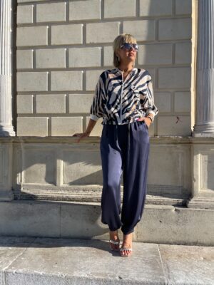Pantalón satinado puño (azul marino).