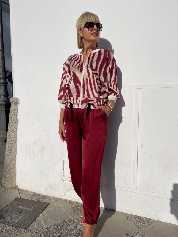 Pantalón satinado con puño (burdeos). - Imagen 3