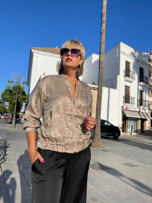 Bomber animal print micro leopardo.