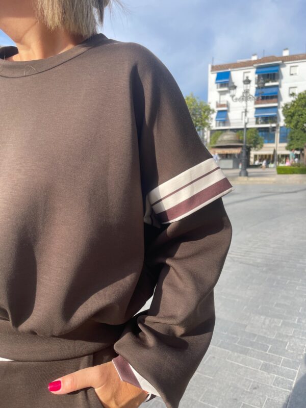 Conjunto Urban Easy marrón. - Imagen 3