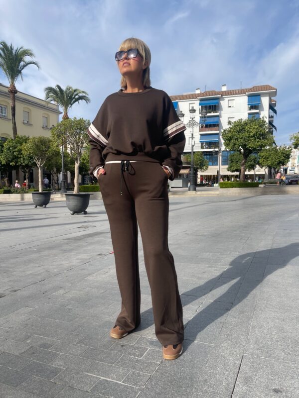 Conjunto Urban Easy marrón. - Imagen 5