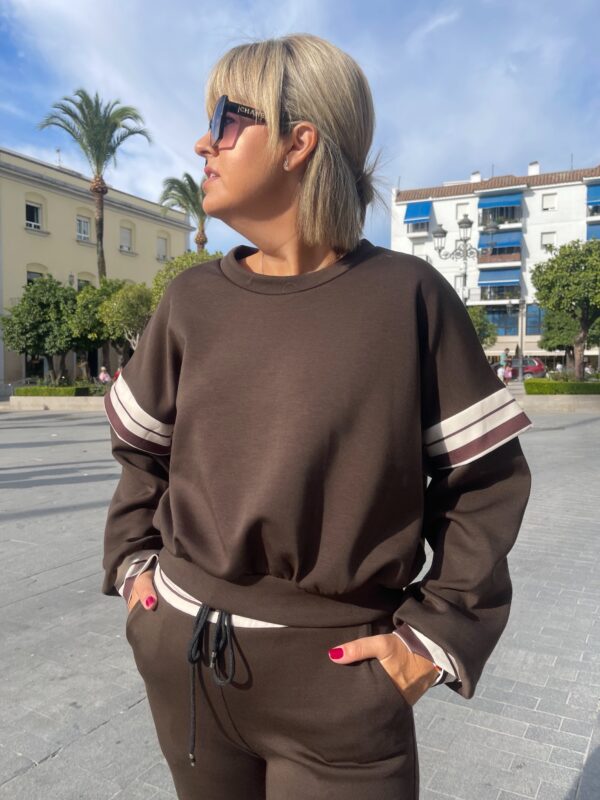Conjunto Urban Easy marrón. - Imagen 4