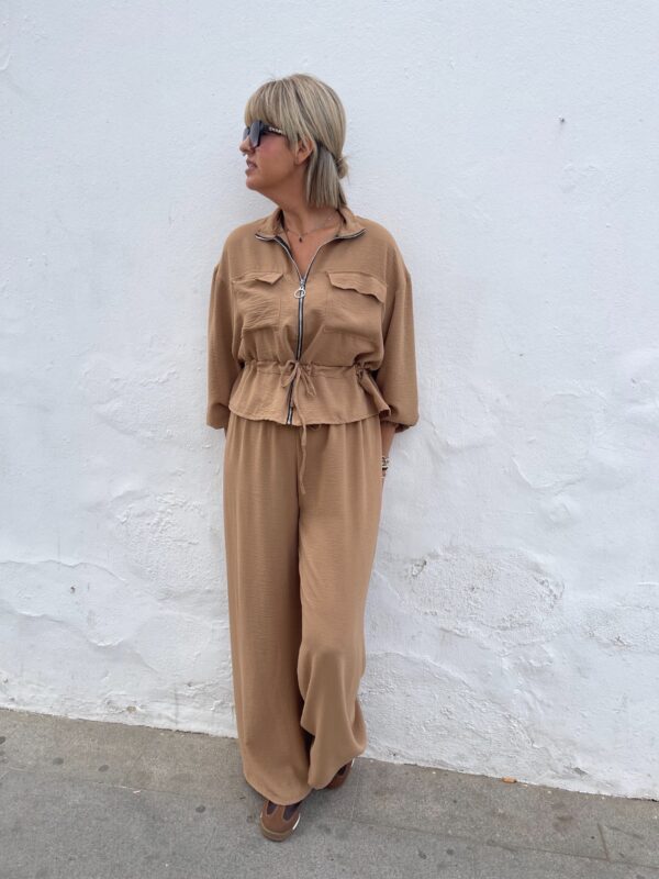 Conjunto Fresh Mood camel. - Imagen 2