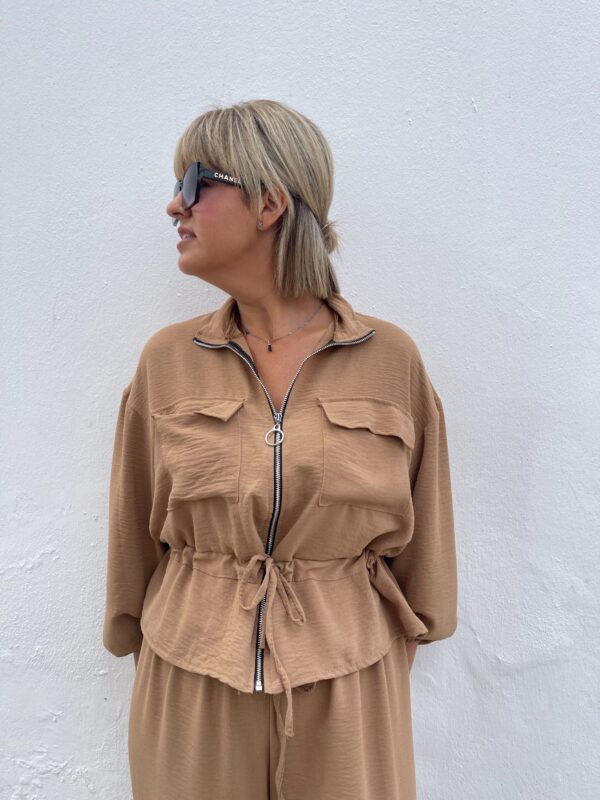 Conjunto Fresh Mood camel. - Imagen 3