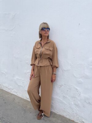 Conjunto Fresh Mood camel.