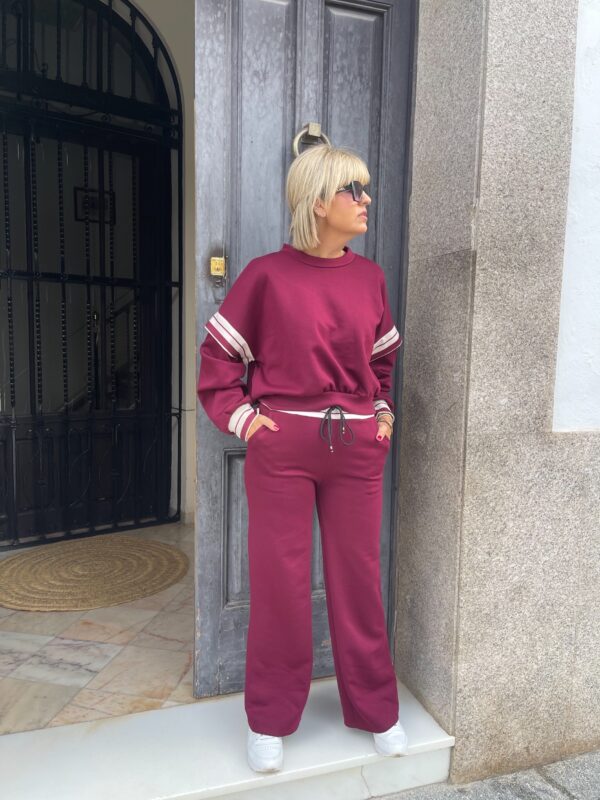 Conjunto Urban Easy burdeos. - Imagen 3
