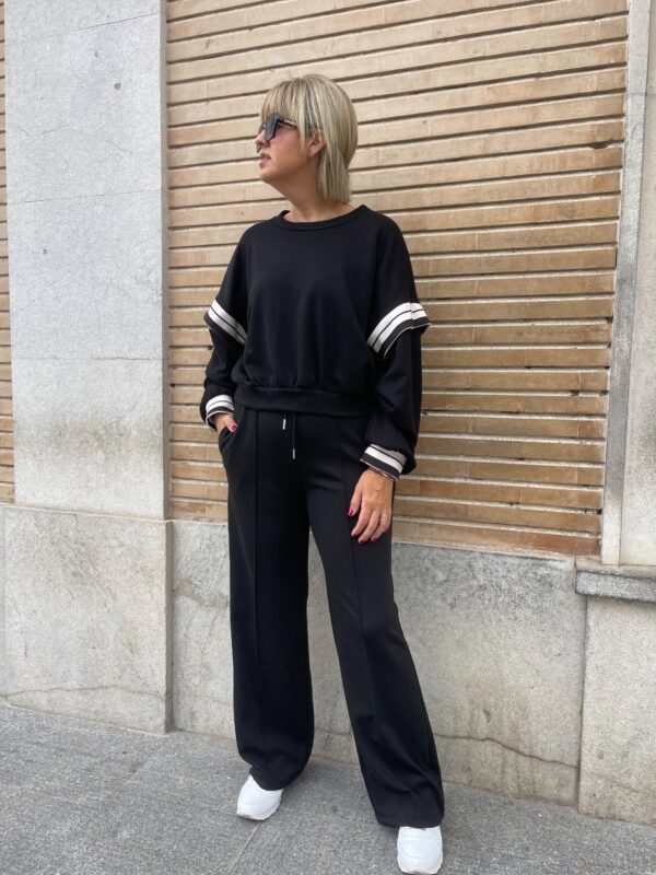 Conjunto Urban Easy negro.