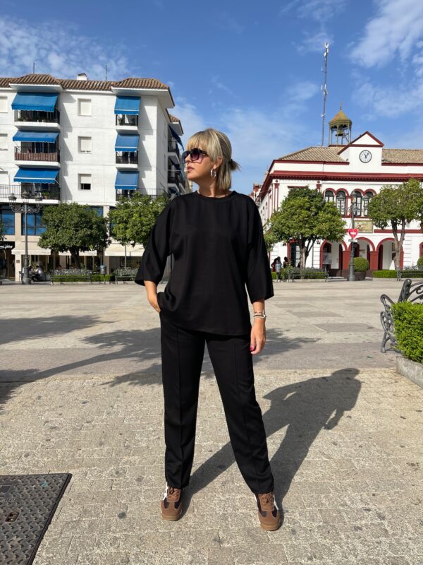 Conjunto Soft Glow negro.