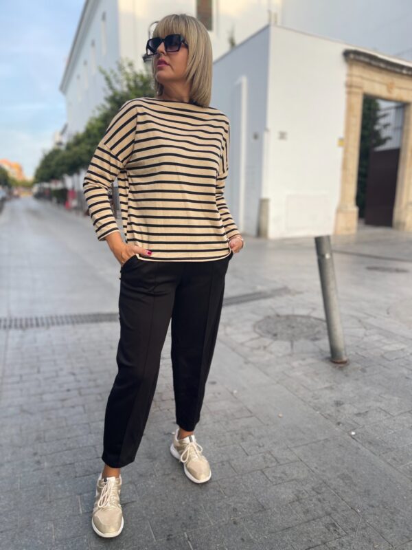 Jersey rallado beige-negro. - Imagen 4