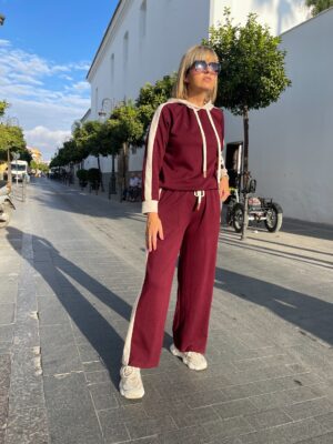 Conjunto Airfit burdeos.