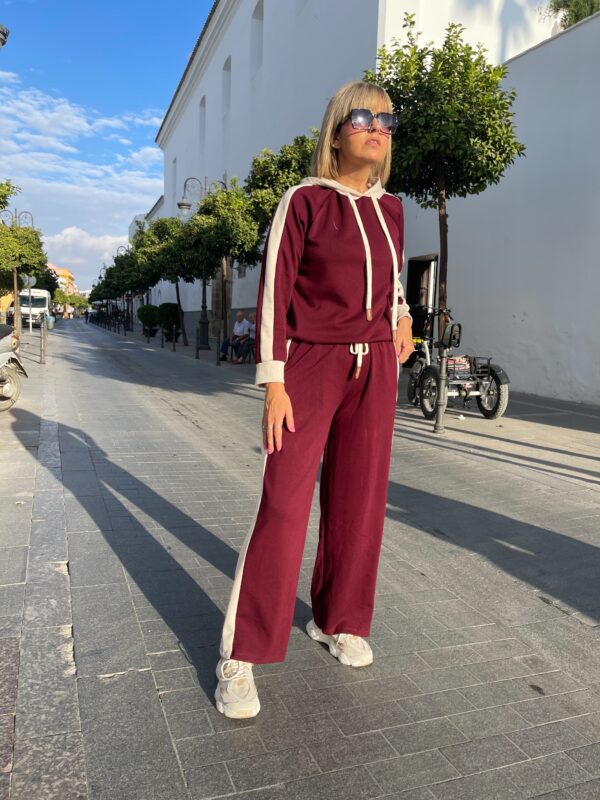 Conjunto Airfit burdeos.