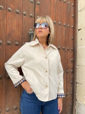 Cazadora Nova premium beige.