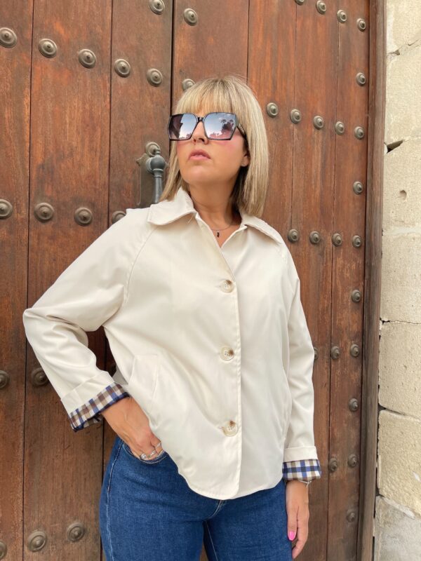 Cazadora Nova premium beige.
