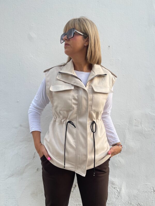 Chaleco Safari beige. - Imagen 3