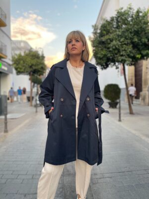 Gabardina premium azul marino.