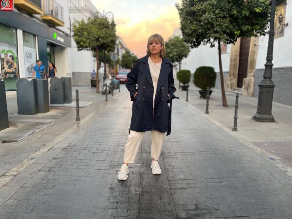 Gabardina premium azul marino. - Imagen 2