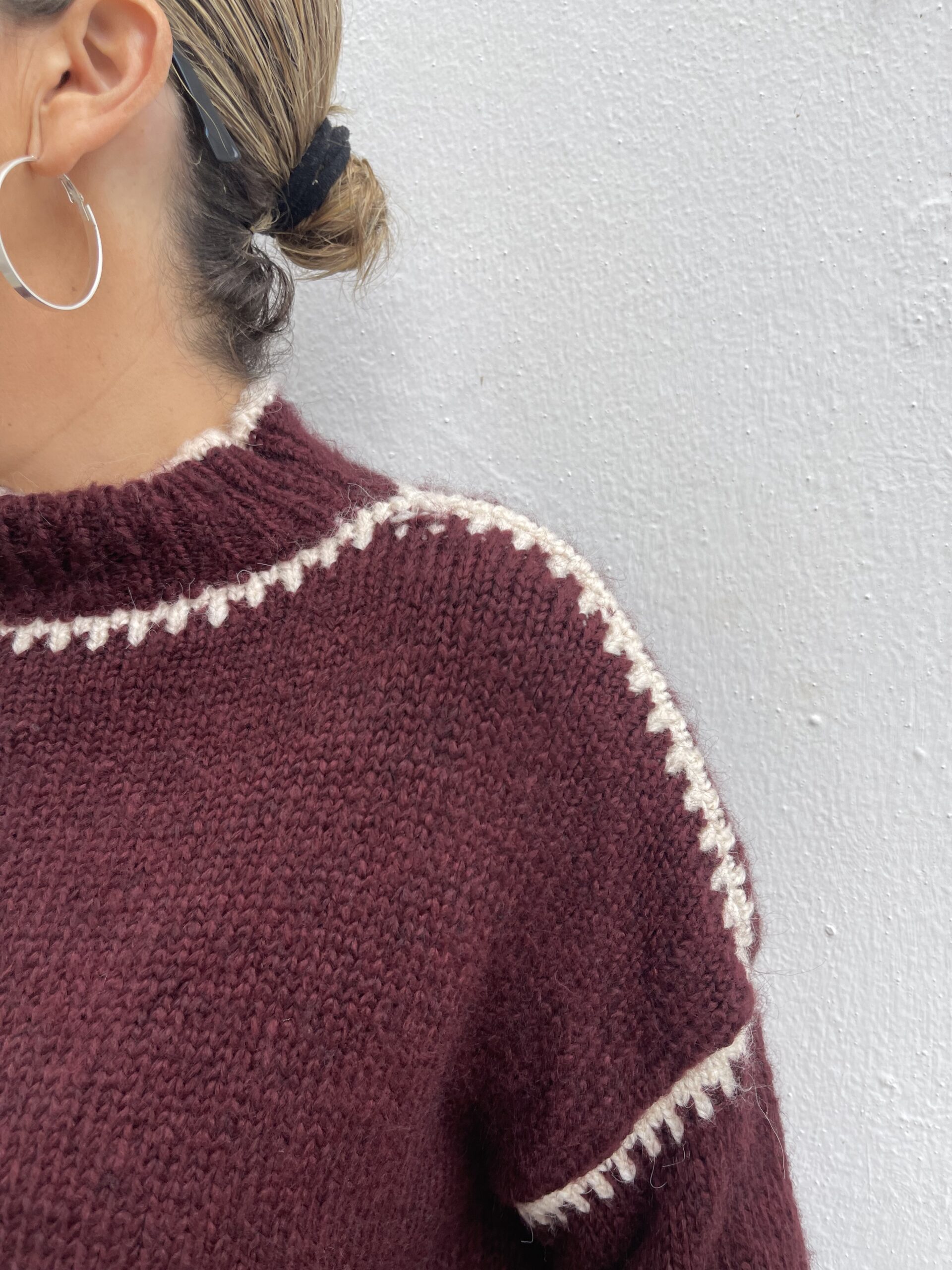 Jersey costuras burdeos. - Imagen 3