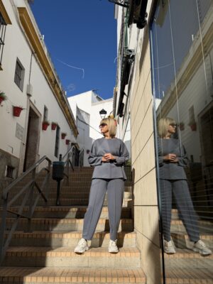 Conjunto Soft Glow gris (manga larga).