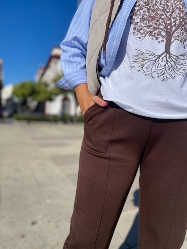Pantalón Glow marrón chocolate. - Imagen 2