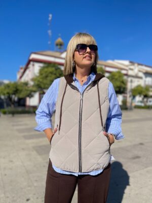 Chaleco Nube beige.