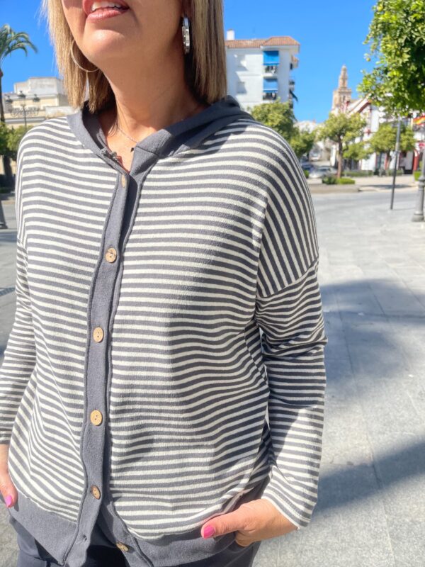 Jersey abotonado rayas gris. - Imagen 5