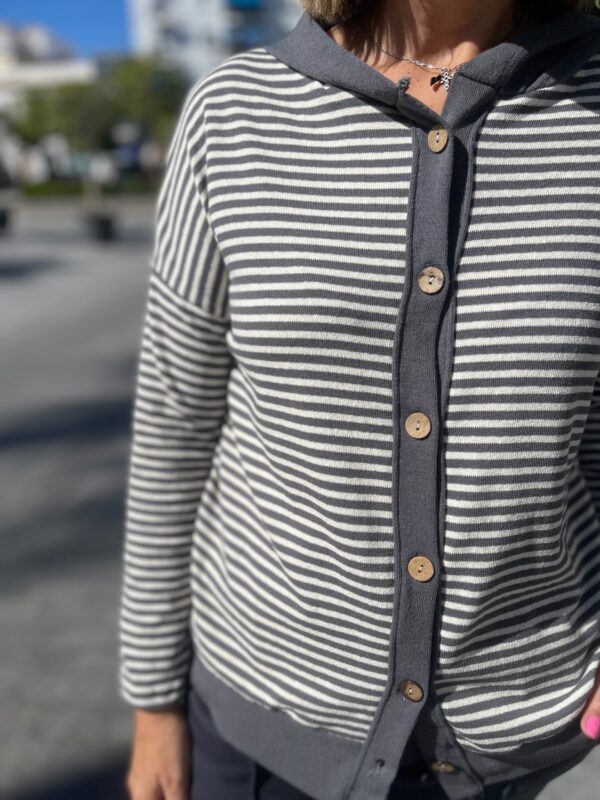 Jersey abotonado rayas gris. - Imagen 3