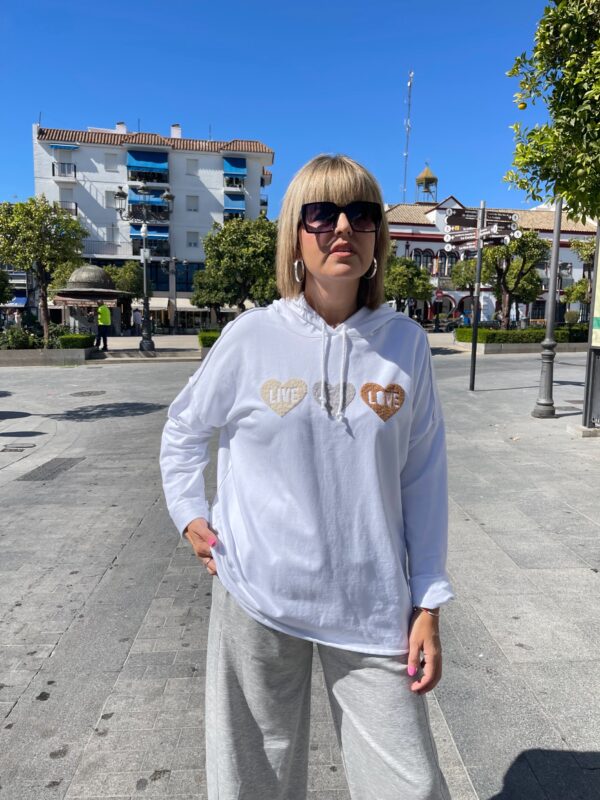 Sudadera blanca tres corazones. - Imagen 3