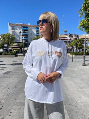 Sudadera blanca tres corazones.