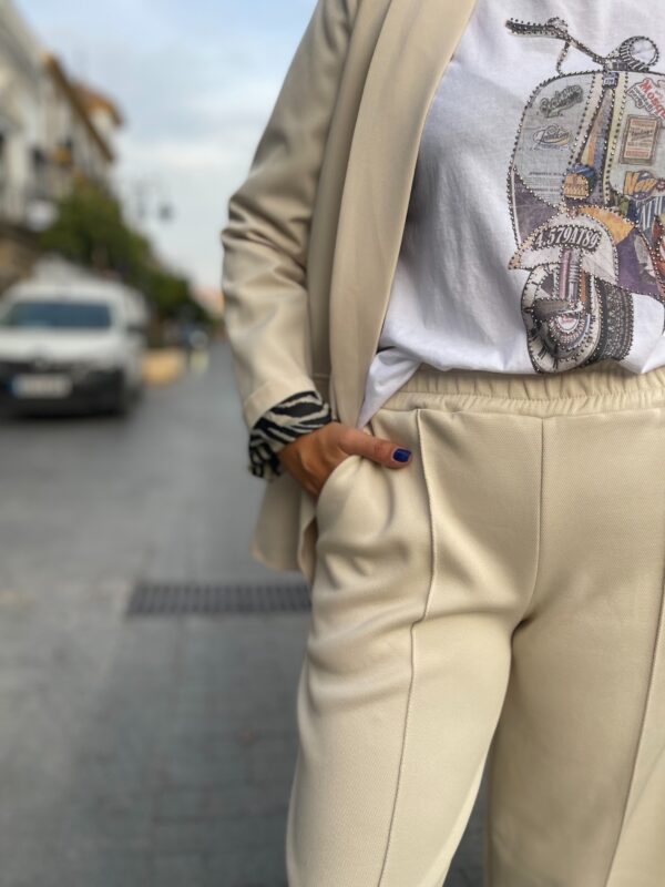 Pantalón Glow Style beige. - Imagen 2