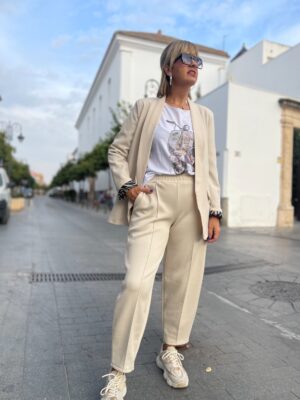 Pantalón Glow Style beige.