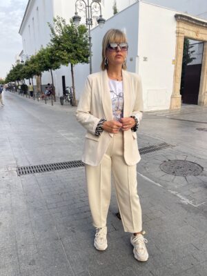 Blazer Zanzíbar beige.