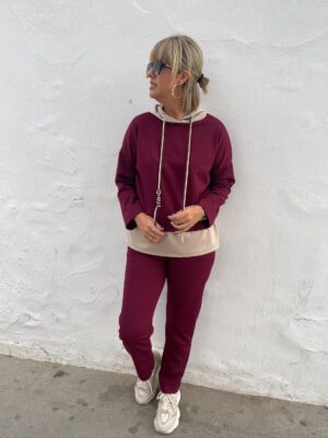 Conjunto Alma burdeos.