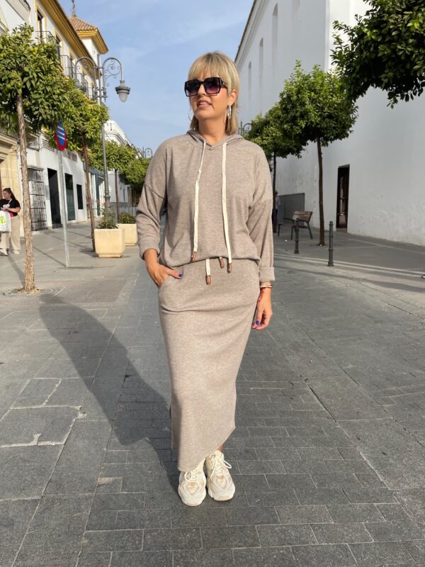Conjunto Zoe taupe. - Imagen 2