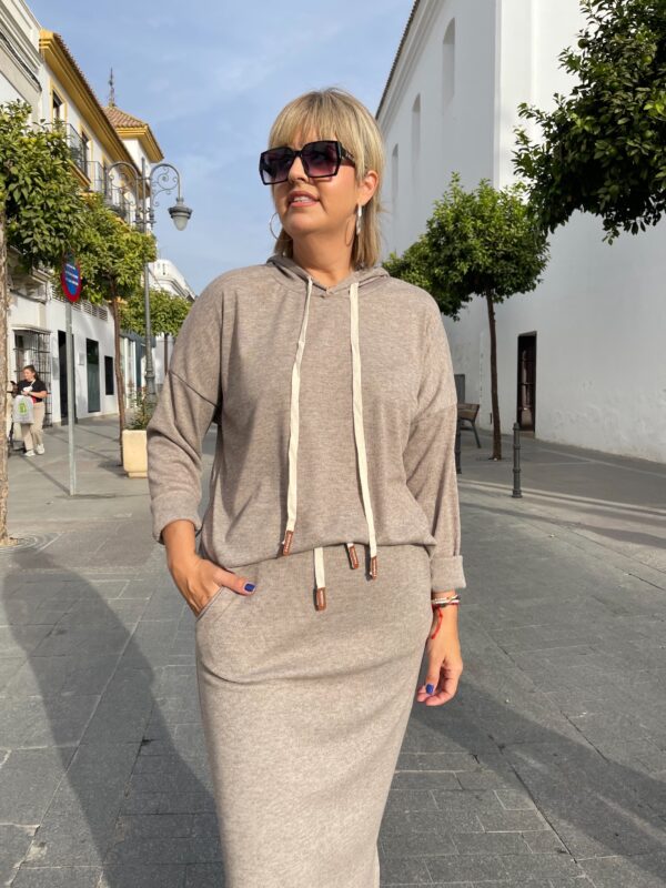 Conjunto Zoe taupe. - Imagen 3