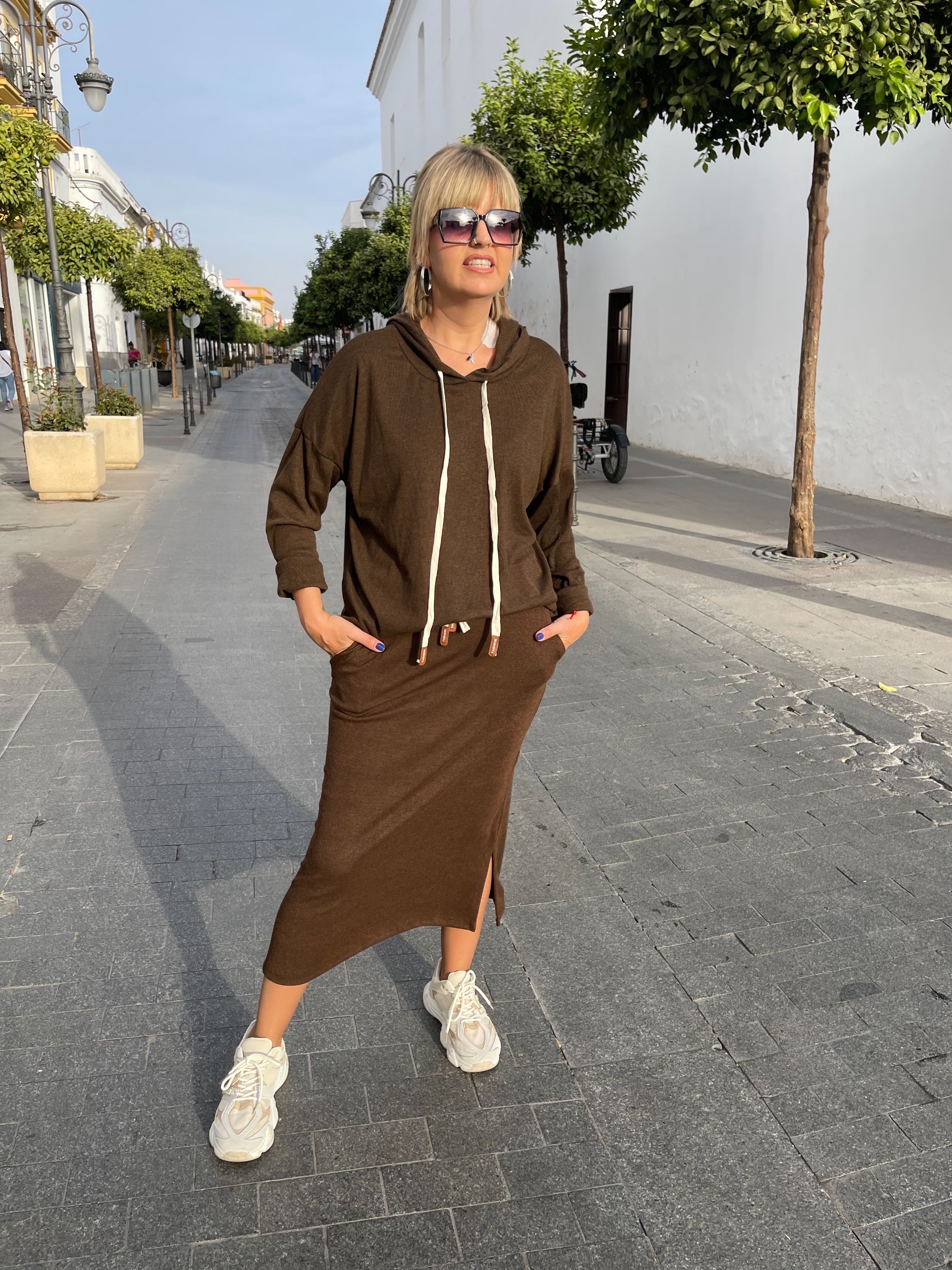 Conjunto Zoe marrón chocolate. - Imagen 4