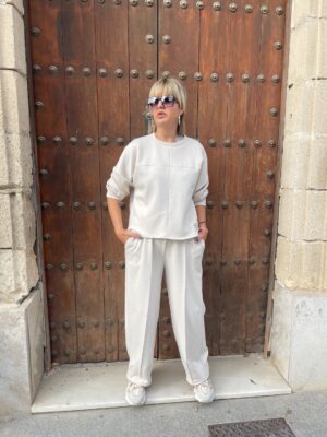 Conjunto Easy Style beige.