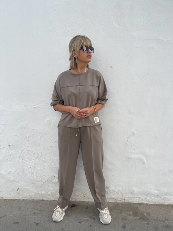 Conjunto Easy Style taupe. - Imagen 3