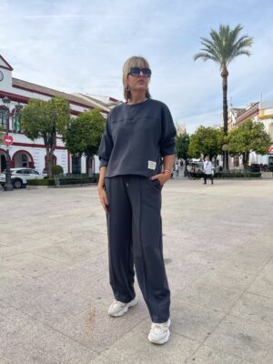 Conjunto Easy Style gris.