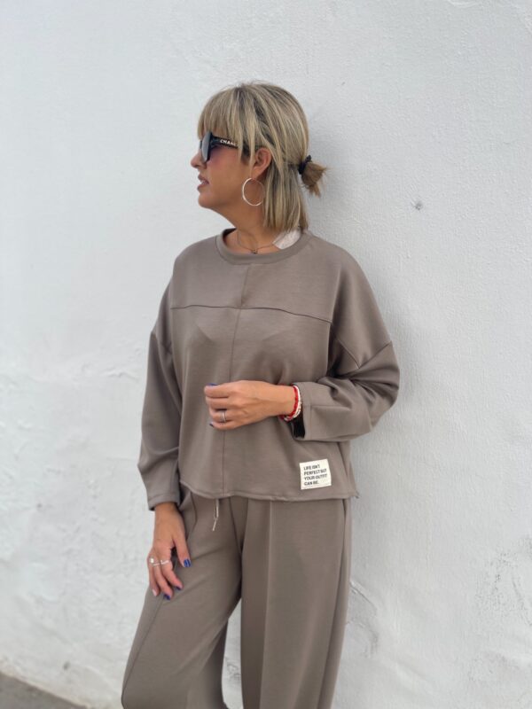 Conjunto Easy Style taupe. - Imagen 4