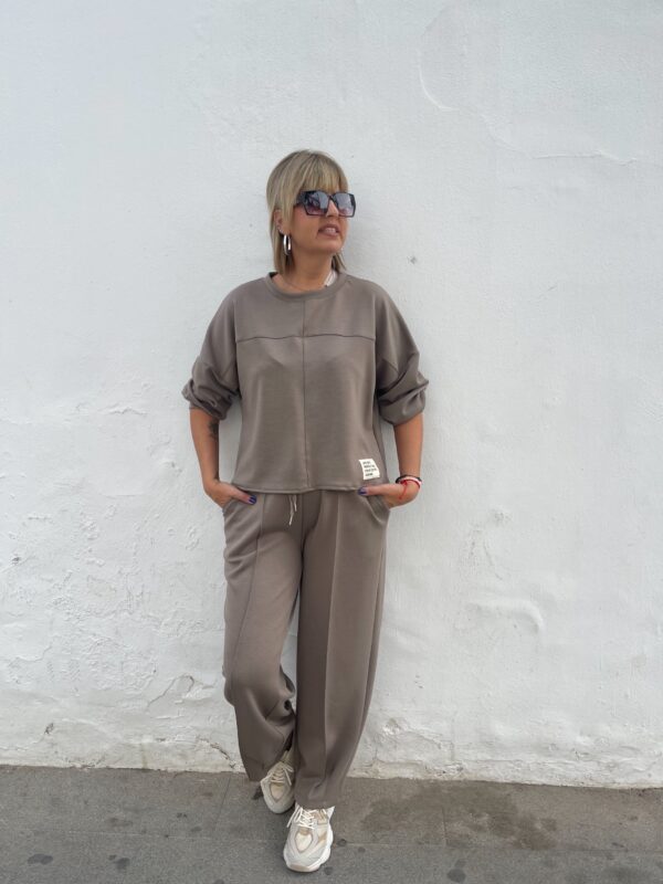 Conjunto Easy Style taupe.