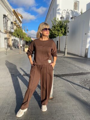 Conjunto Easy Style marrón chocolate.