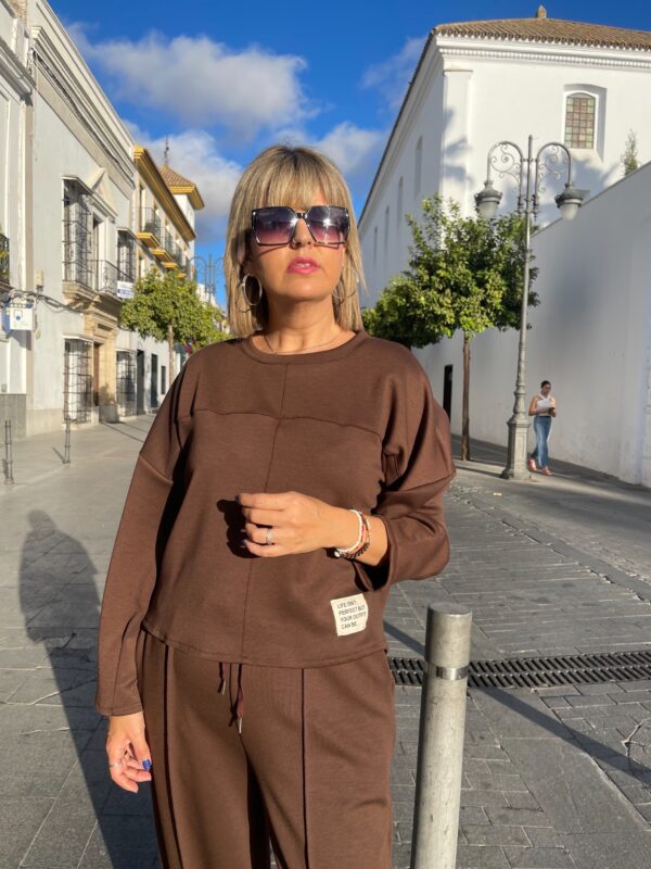 Conjunto Easy Style marrón chocolate. - Imagen 3