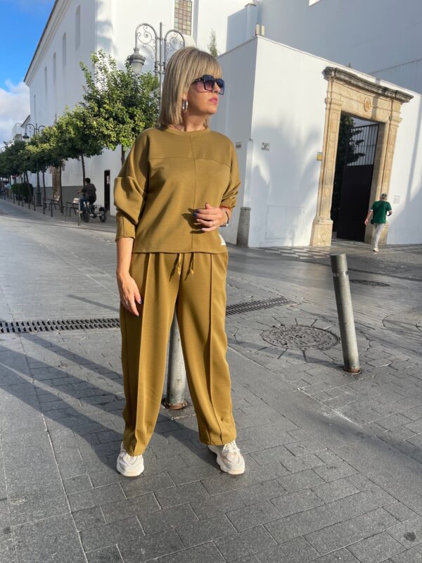 Conjunto Easy Style verde musgo. - Imagen 3