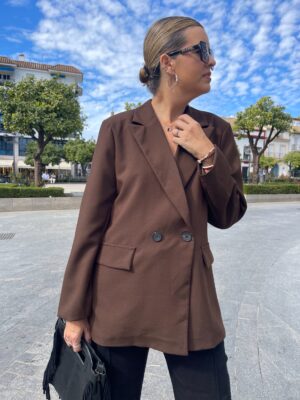 Blazer botones marrón chocolate.