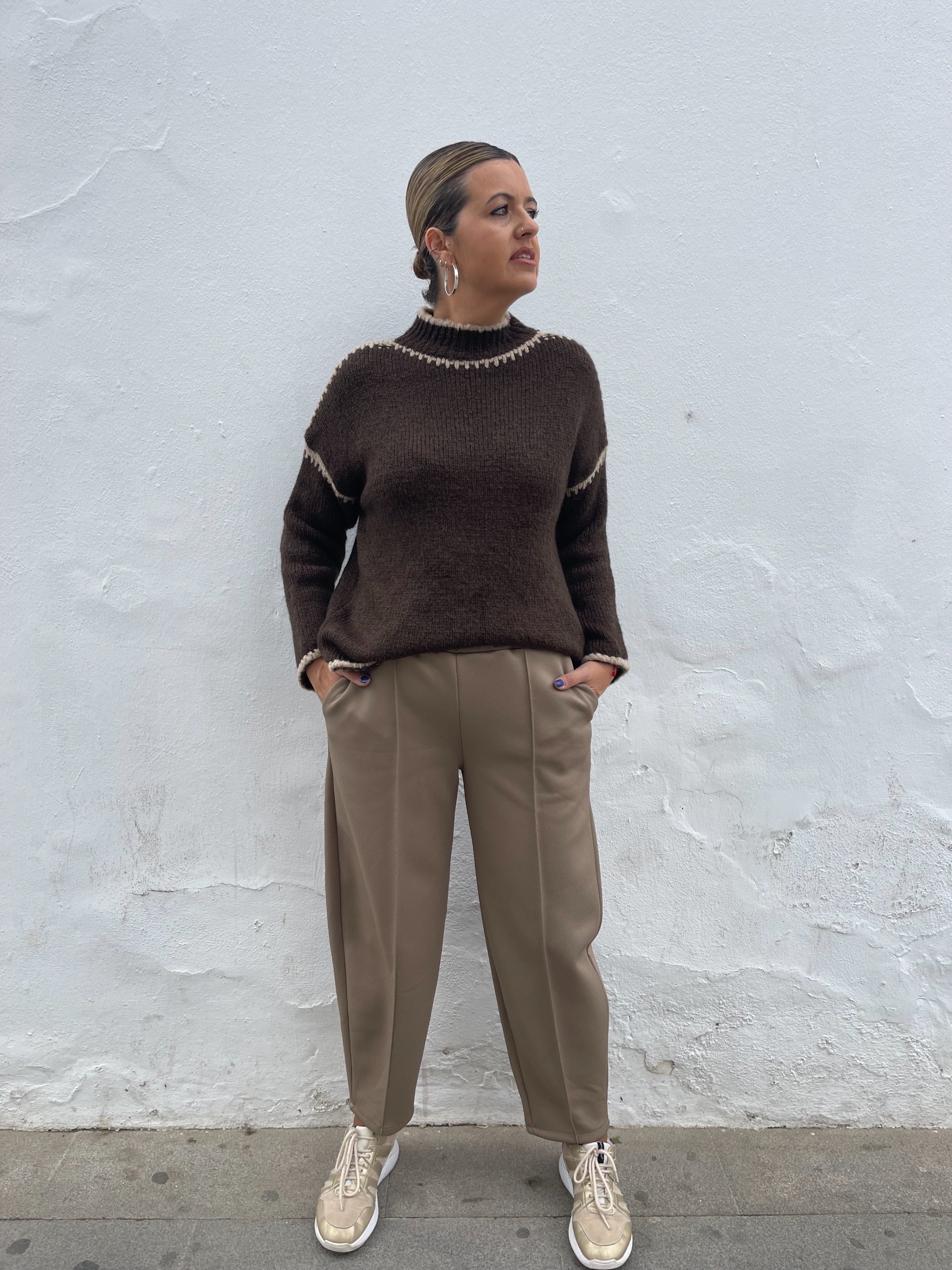 Jersey costuras marrón. - Imagen 3